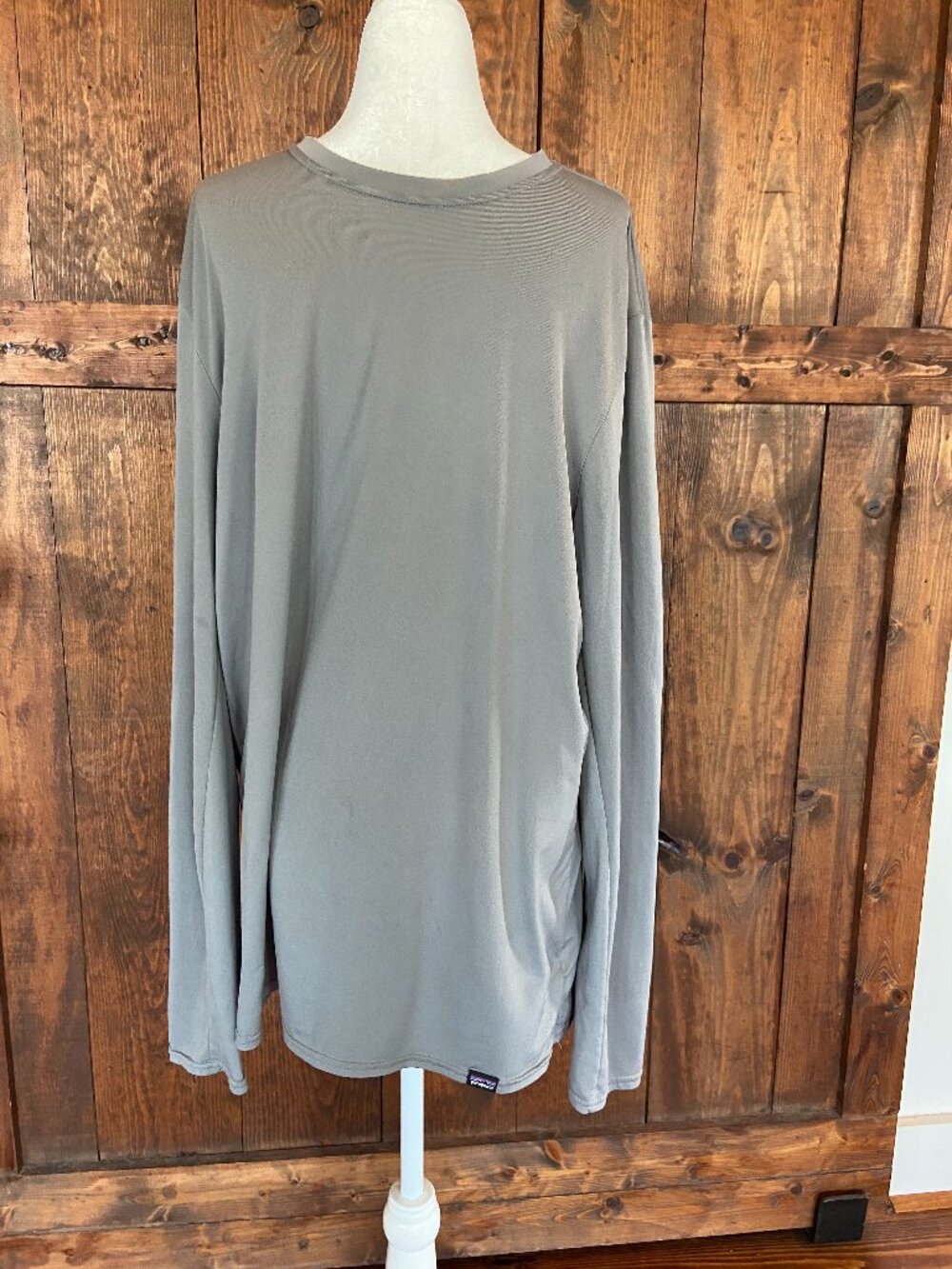 Patagonia Capilene Base layer Long Sleeve Gray Pullover Men's size Medium